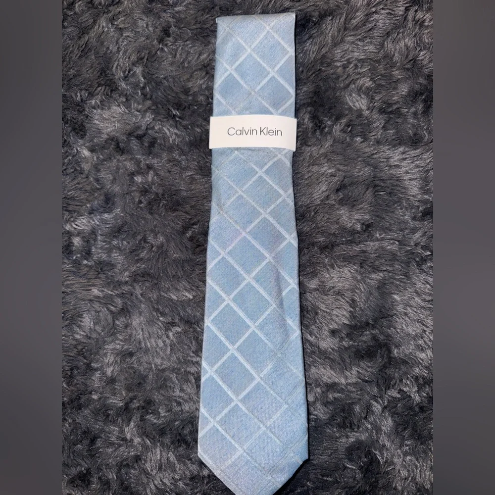 Calvin Klein stylish light